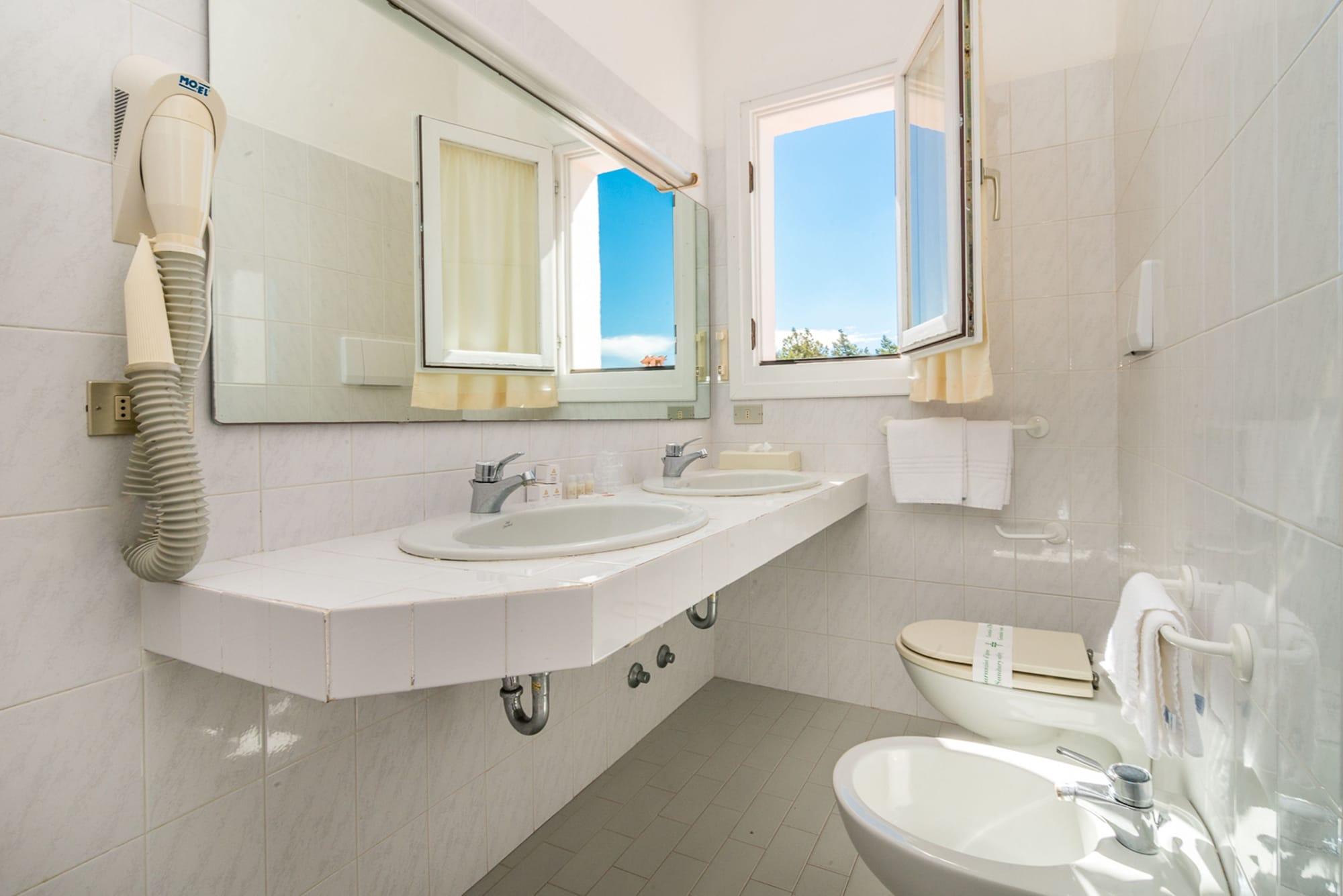 Hotel 3 Botti Baja Sardinia Exteriör bild