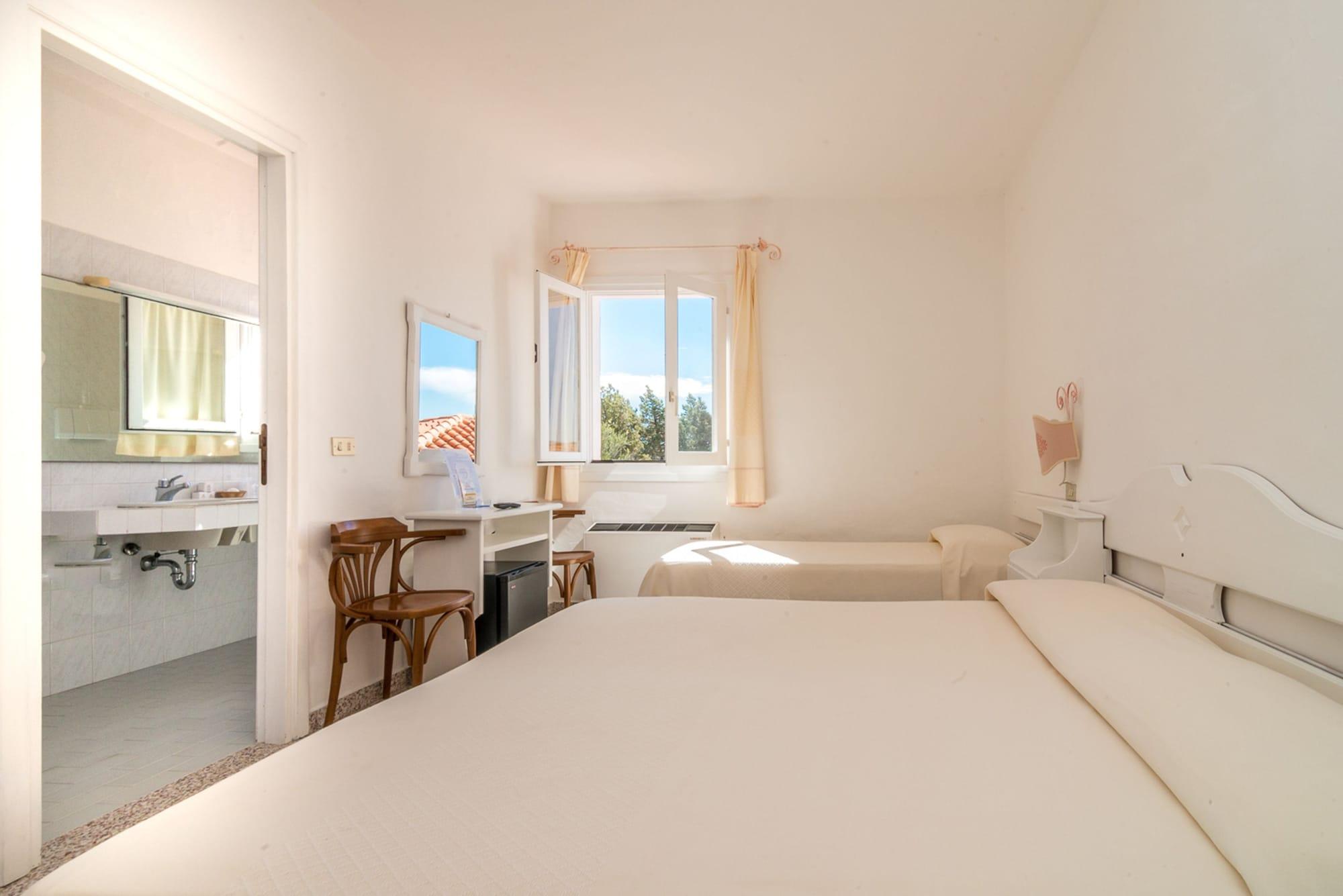 Hotel 3 Botti Baja Sardinia Exteriör bild