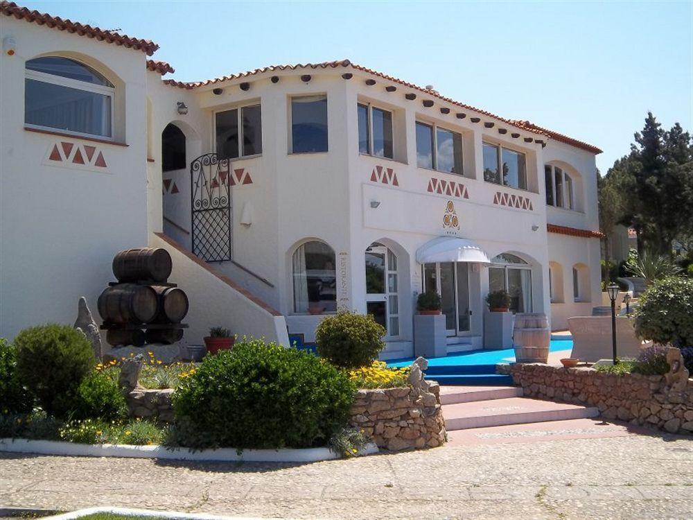 Hotel 3 Botti Baja Sardinia Exteriör bild