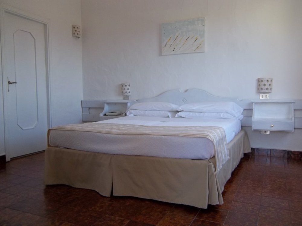 Hotel 3 Botti Baja Sardinia Exteriör bild
